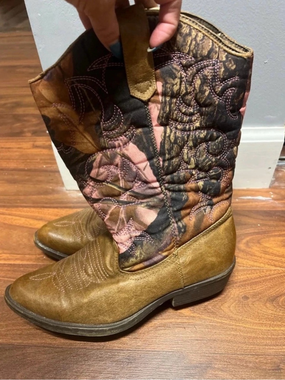 Women’s pink camo boots